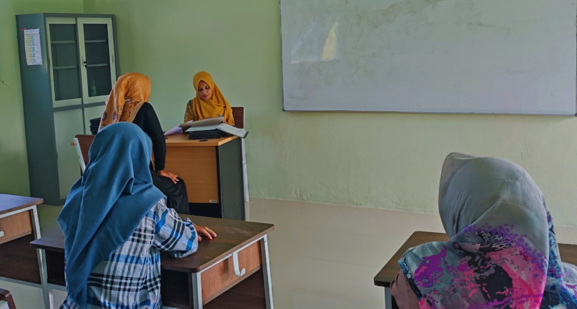 Penyerahan Buku Laporan Pendidikan di MTsN 2 Boalemo: Orang Tua Diharapkan Dukung Prestasi Siswa